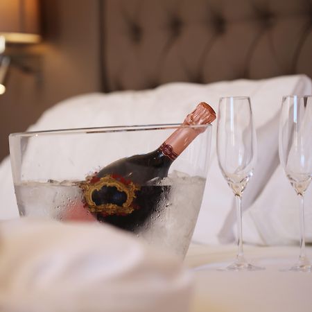 Bo Hotel Palma Exterior foto A bottle of Champagne in a bucket of ice