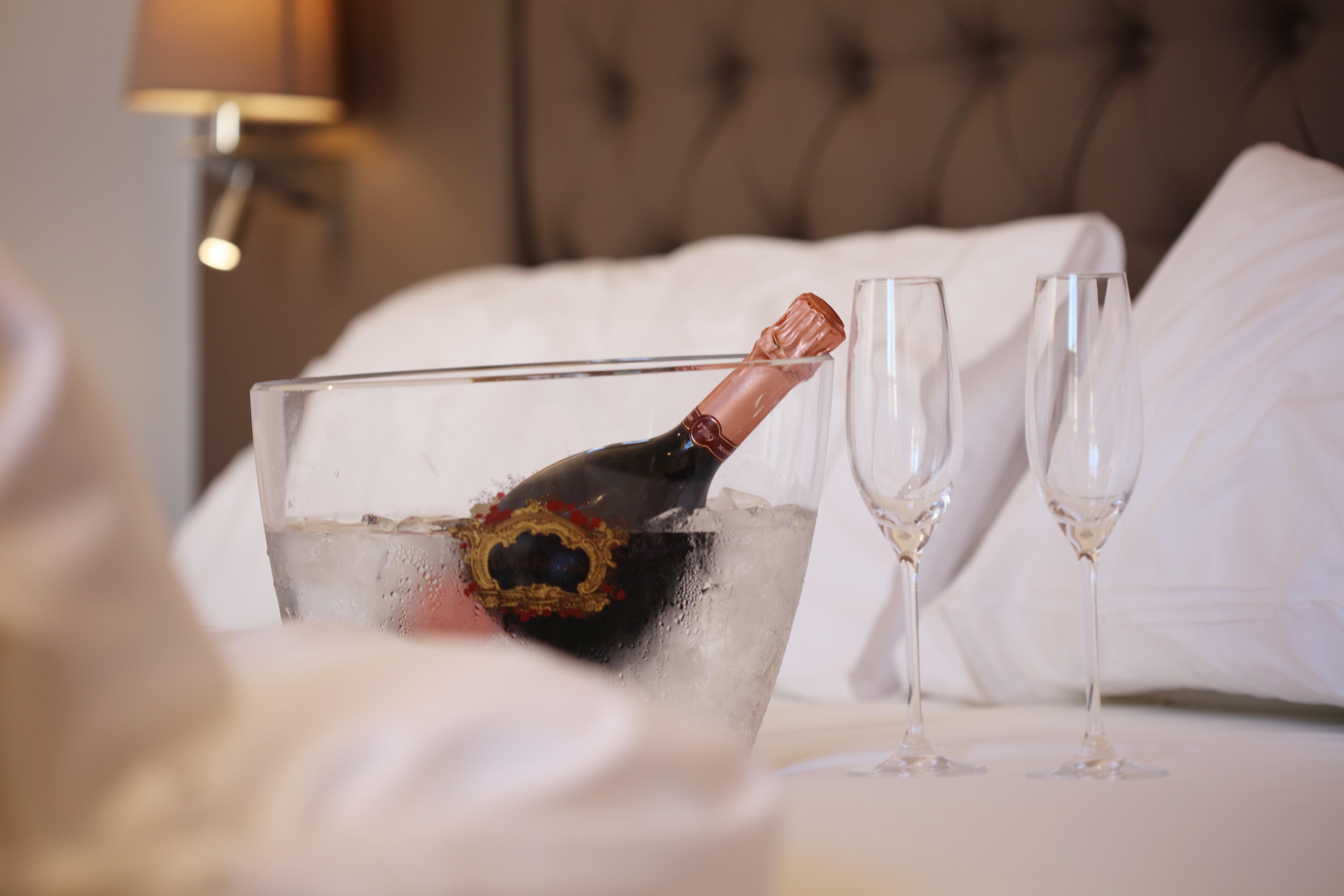 Bo Hotel Palma Exterior foto A bottle of Champagne in a bucket of ice